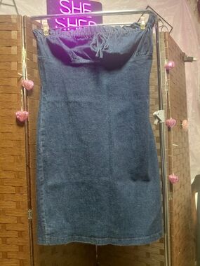 Strapless Dark Blue Denim Tube Dress – Classic Summer Staple